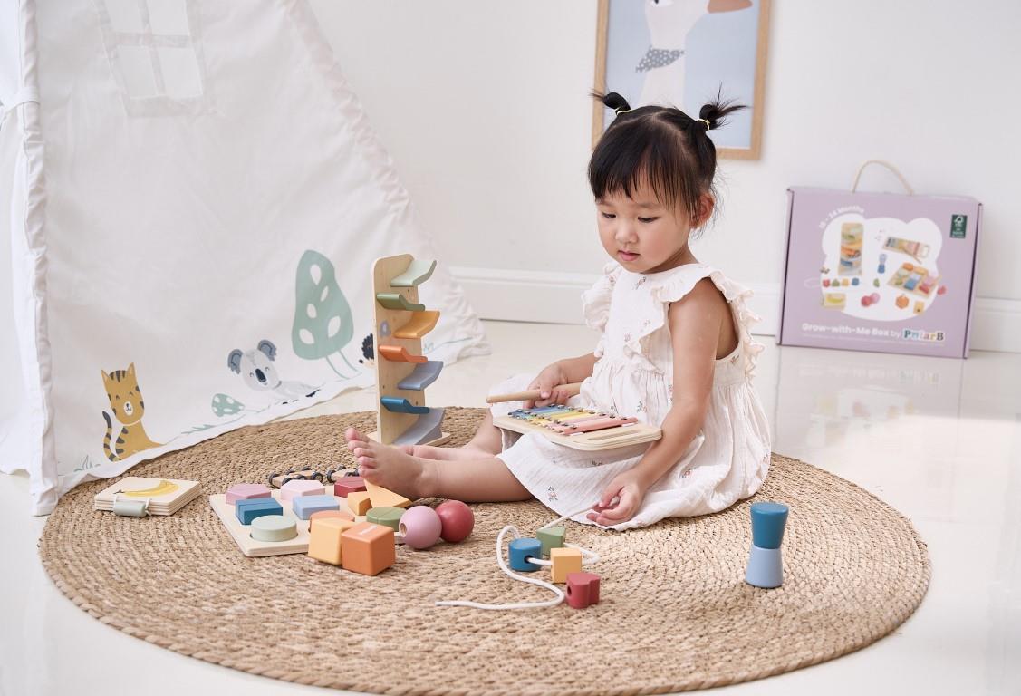 Polar B Grow with Me Box - Colour Crafters For 18-24 Months