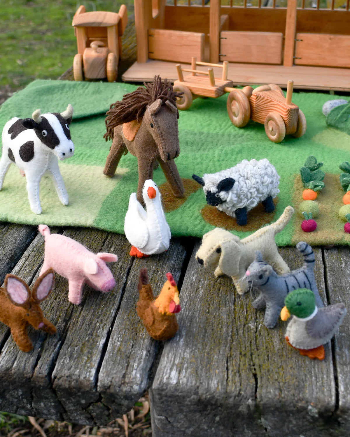 Tara Treasures Felt Farm Animals Toy Set- Set of 10