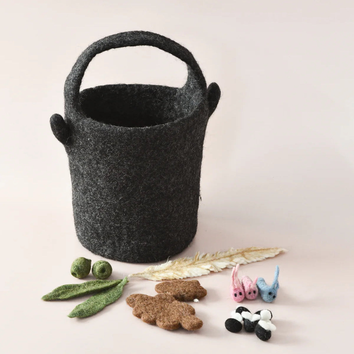 Tara Treasures Felt Wombat Stew Billy Can and Small Parts Play Set