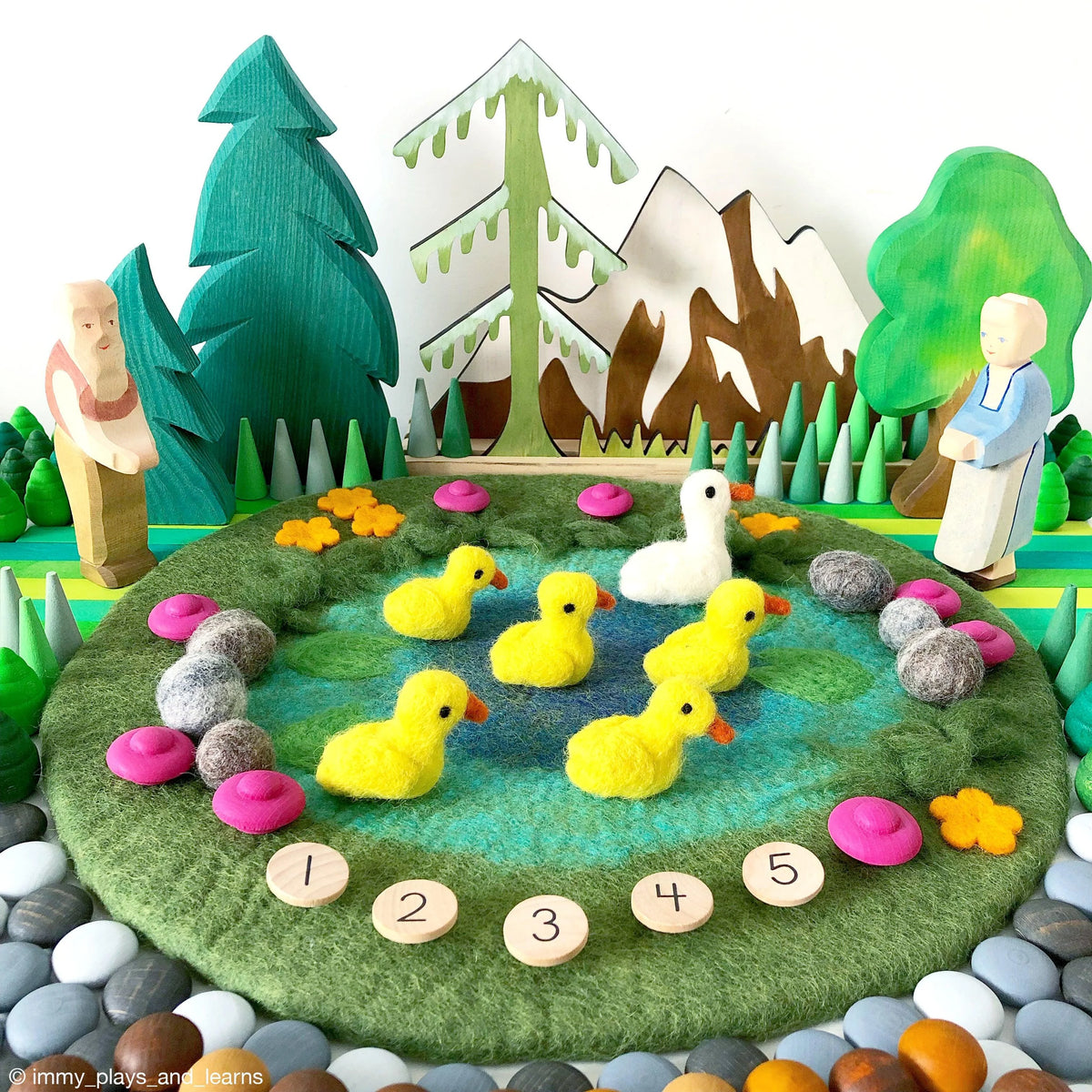 Tara Treasure Duck Pond with 6 Ducks Play Mat