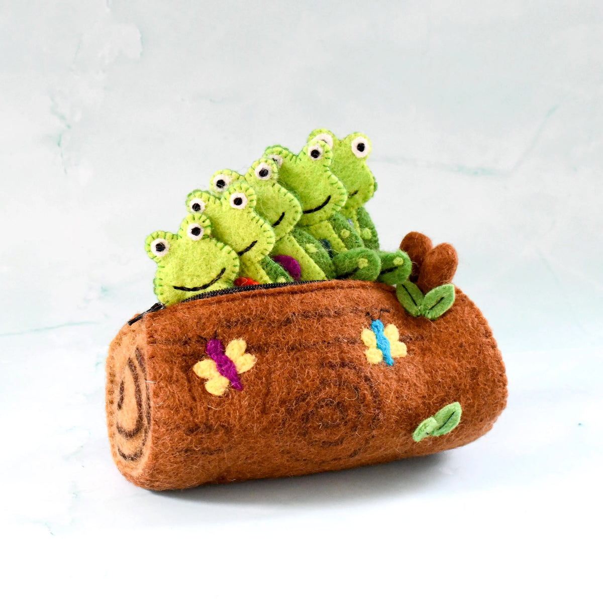 Tara Treasures 5 Little Speckled Frogs with Log Bag Finger Puppets